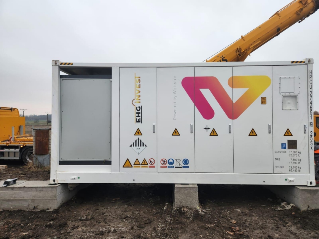 2.1 MW / 5 MWh battery storage system delivered by Wattstor for EHG Invest in Pořešín, Czech Republic